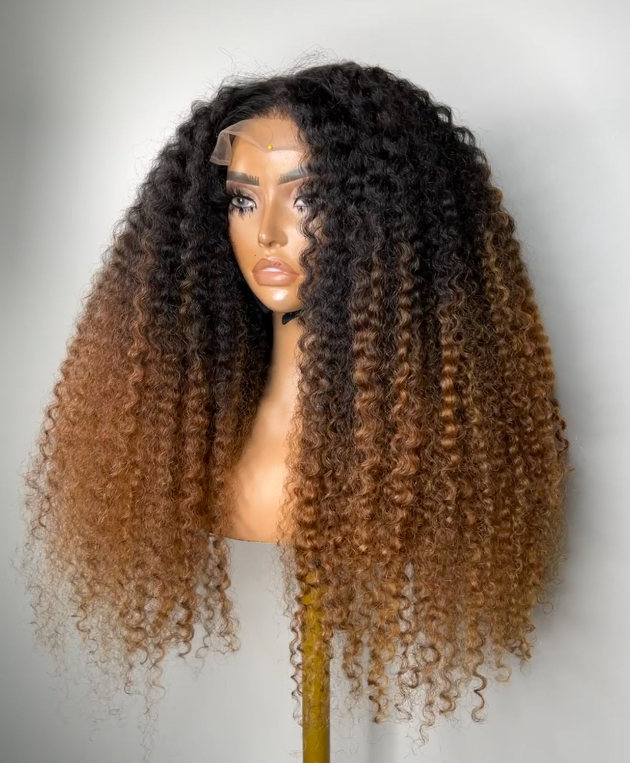 5*5 HD CLOSURE MAXIMUM VOLUME OMBRÉ BLONDE.                  (4 BUNDLES USED)